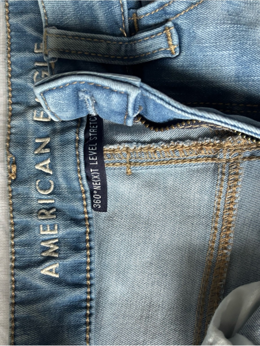 American Eagle Outfitters Light Blue Distressed Women’s Jeans - Picture 6 of 8